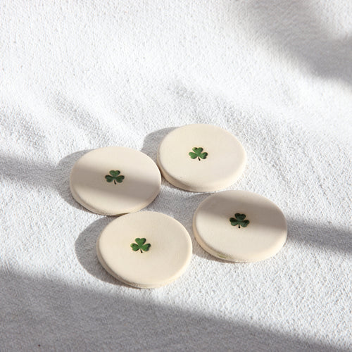 Handgefertigter Keramik-Duftstein in Kleeblattform