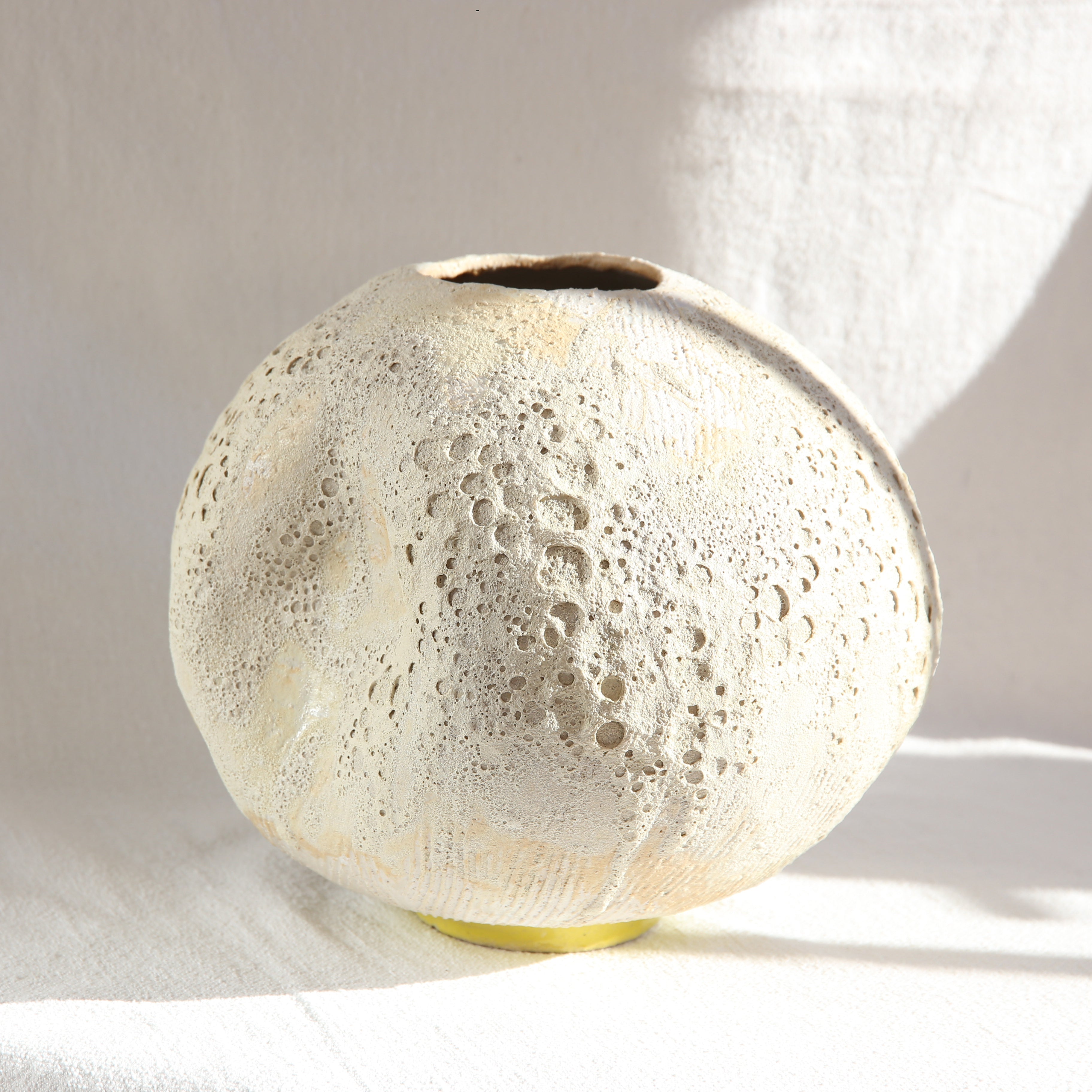 Mondvase Luna Crater Detailansicht Krateroberfläche