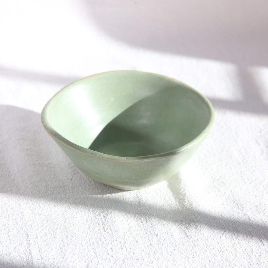 Handgefertigte Schale Sage seidenmatt grün