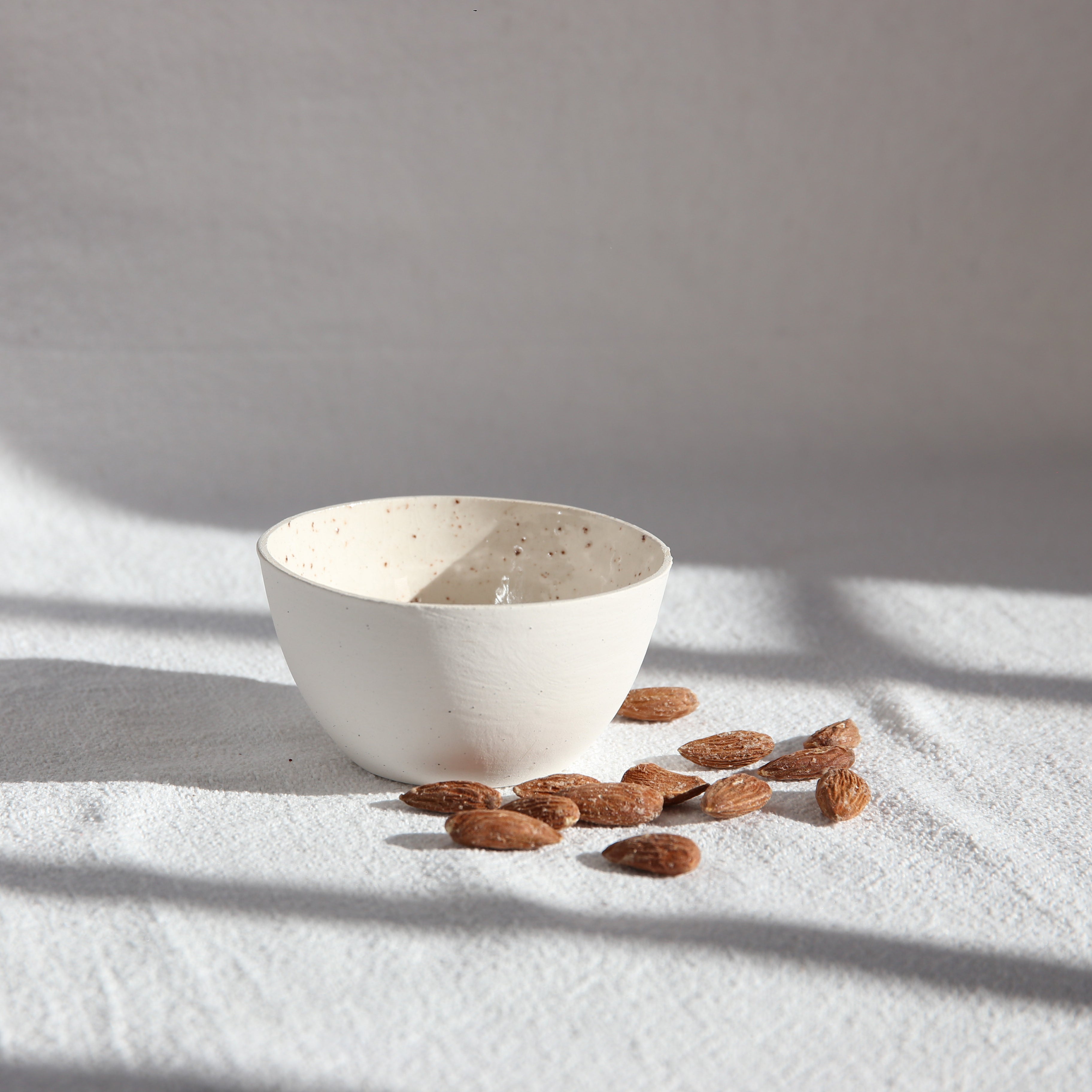 Handgefertigtes Keramik-Snackschälchen in Off-White